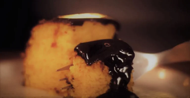 Soffice Torta Di Carote Con Salsa Al Cioccolato