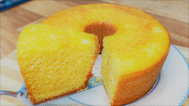 Torta soffice di farina di mais frullatore