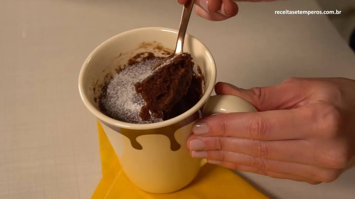 Torta al cioccolato in tazza