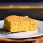 Torta di mais cremosa in barattolo di latta
